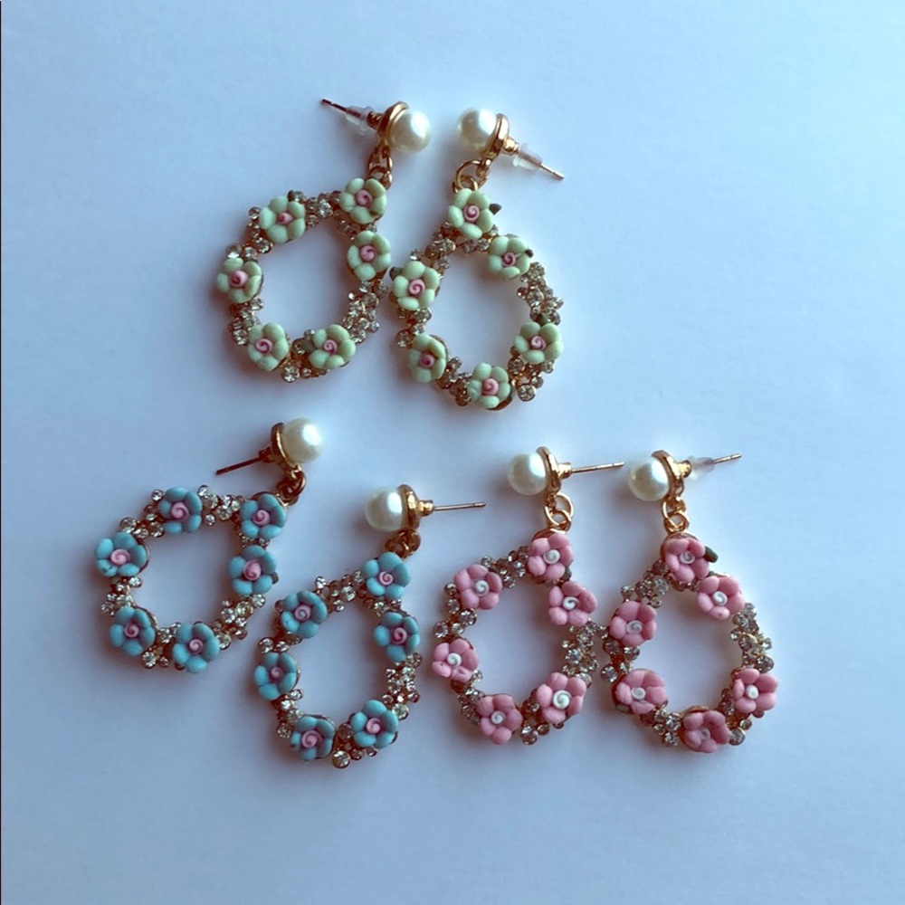 NWOT Flower pastel pearl dangle drop earrings